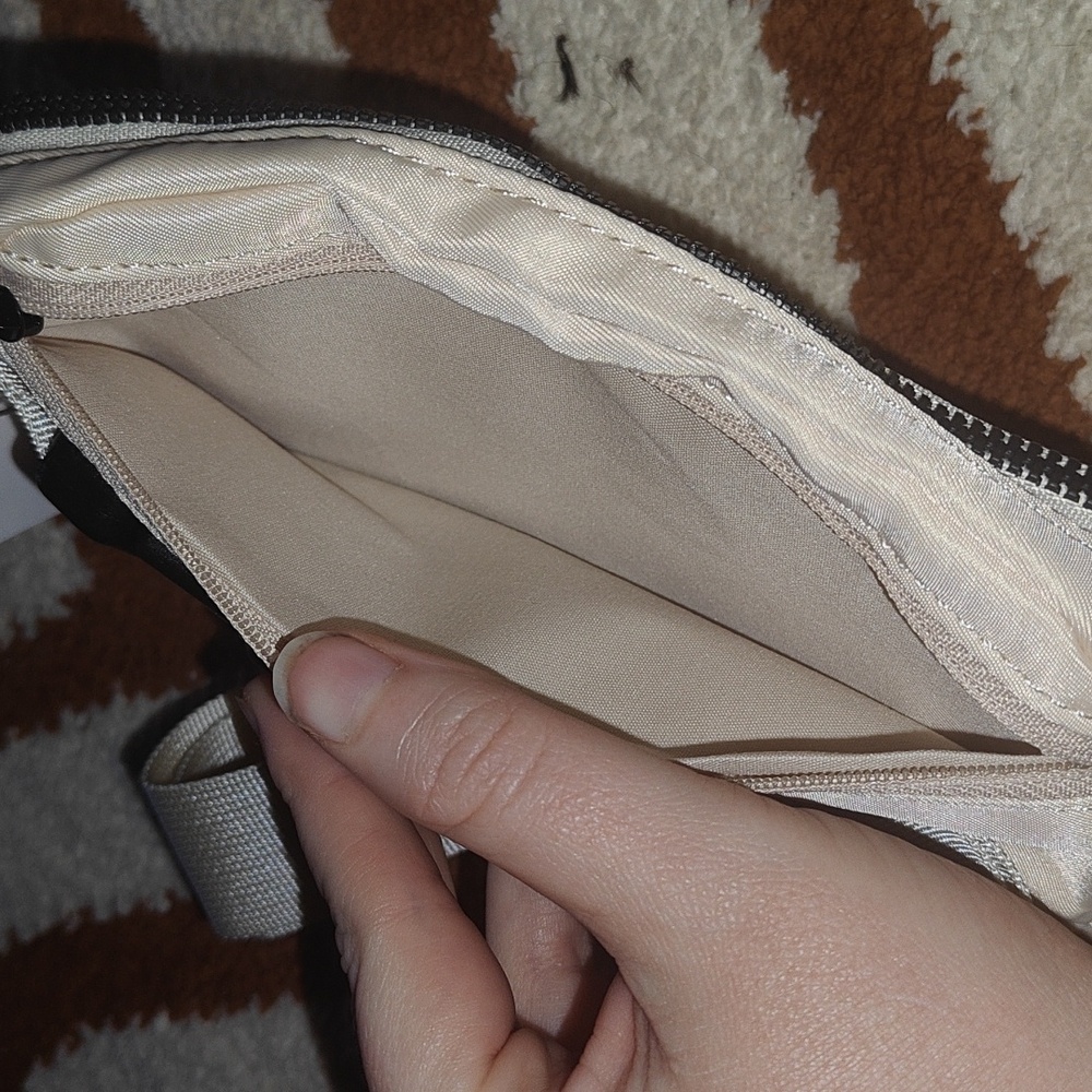 Fashion rep Lululemon belt bag nwt - Picture 5 of 9